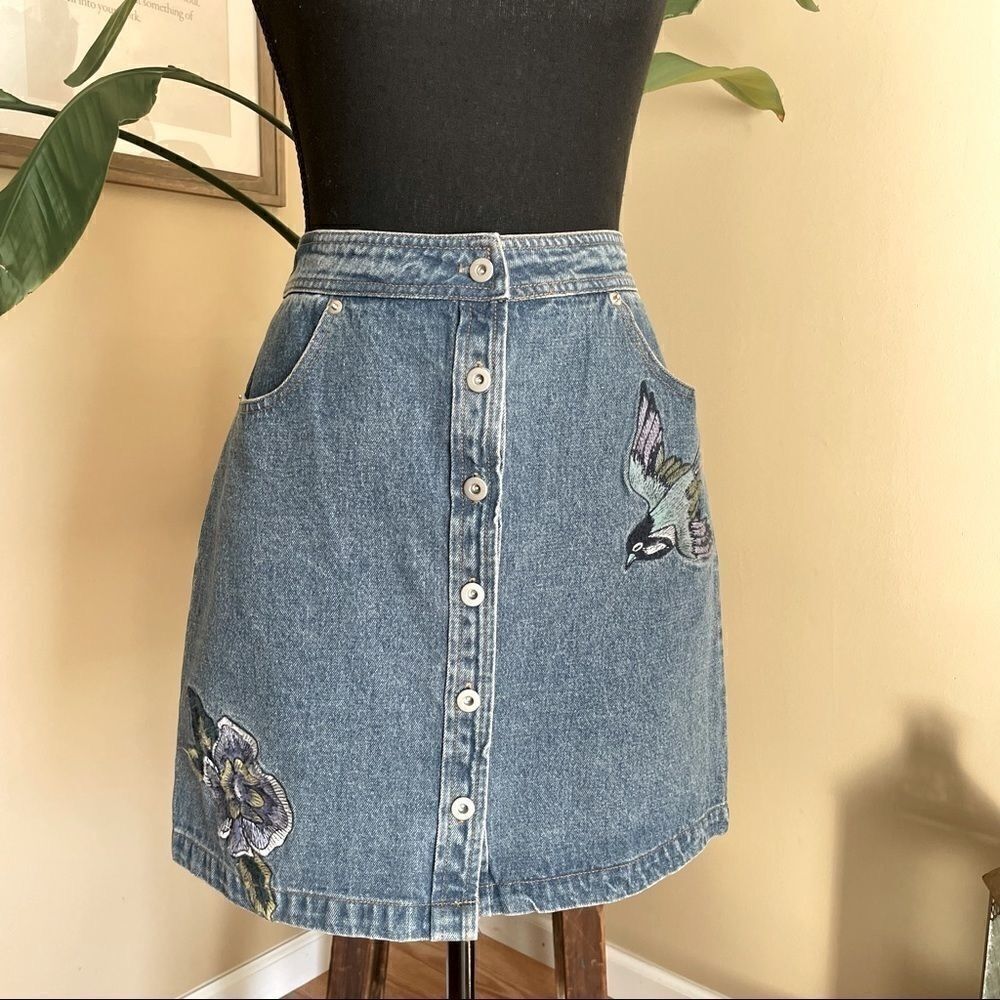 ð
ºEMBROIDERED Denim Mini Skirt - Picture 3 of 13
